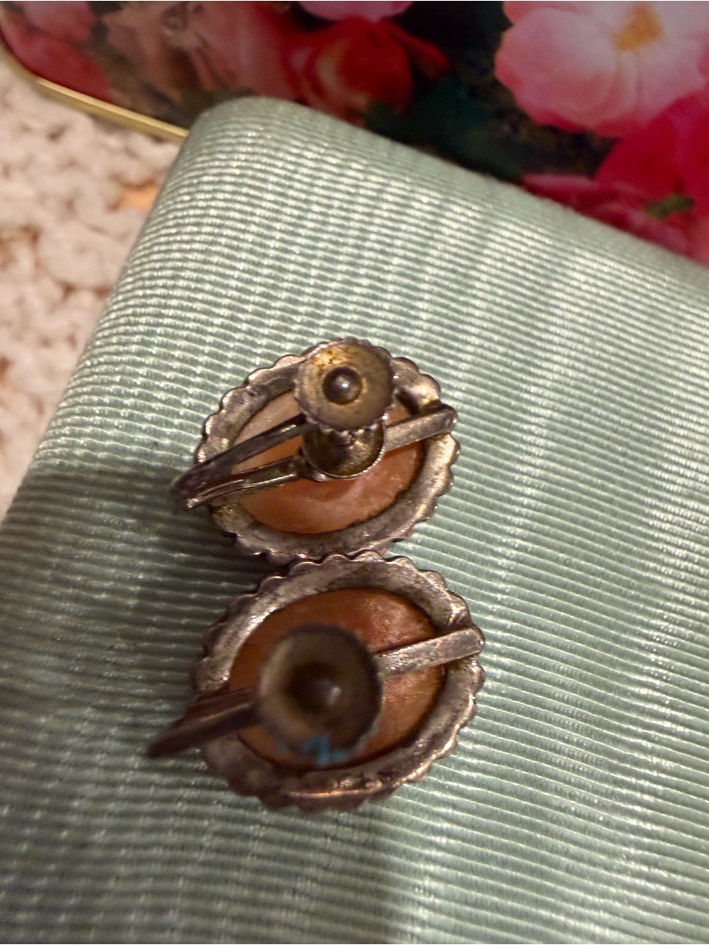 Vintage Geniune Shell Cameo in Cream and Brown, Screw Ons - Picture 5 of 9
